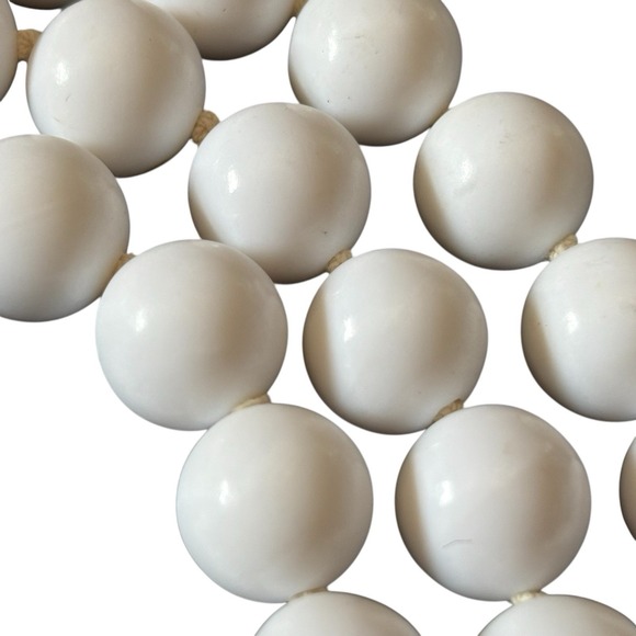 VTG White Beaded Necklace Plastic Individually Knotted 28" Chunky Mid-Century - Picture 4 of 16